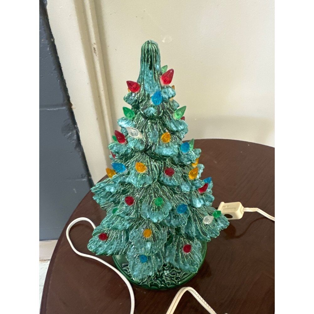 Vintage Ceramic Christmas Tree Light-Up Decor With Multicolored Bulbs‎ - Picture 4 of 7